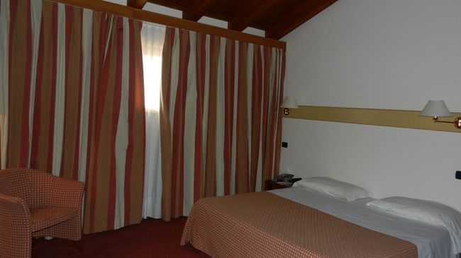Eurohotel Palace Maniago Quarto foto